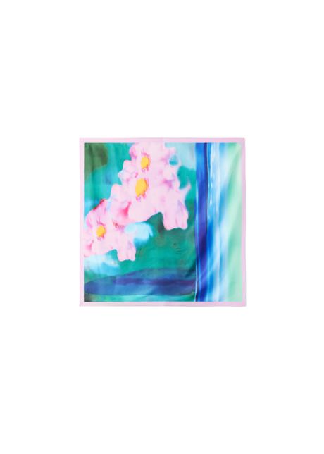 Woman foulard desigual surrealist nature carre